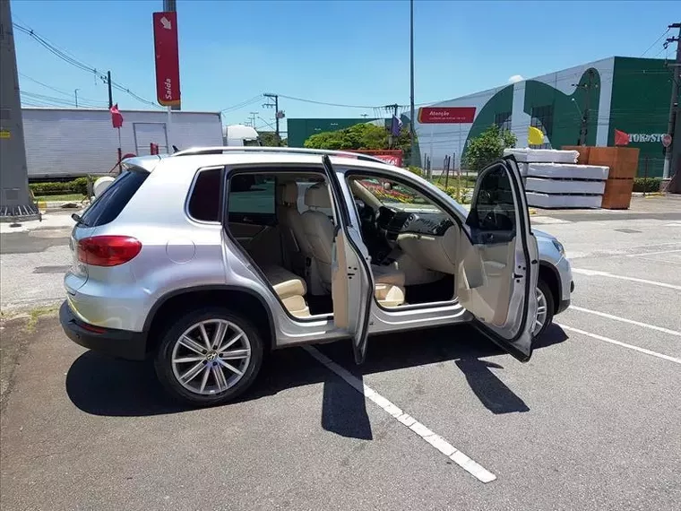 Volkswagen Tiguan Prata 13