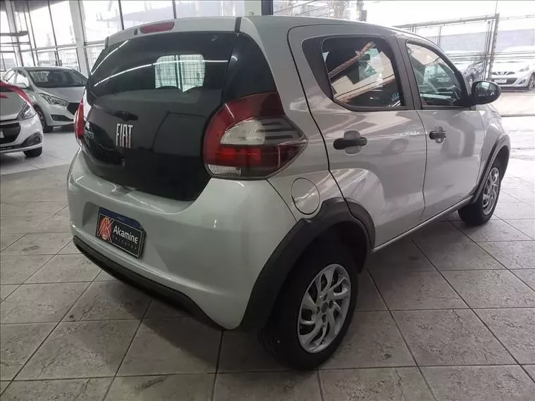 Fiat Mobi Prata 4