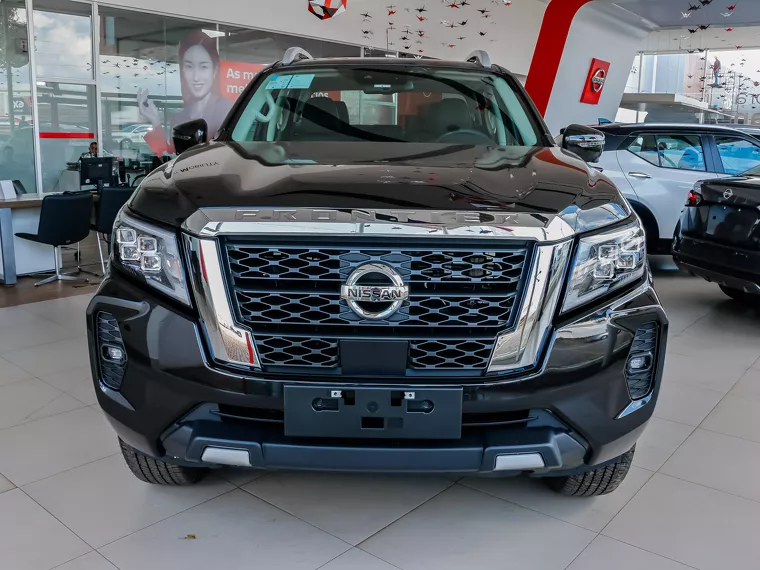 Nissan Frontier Preto 15