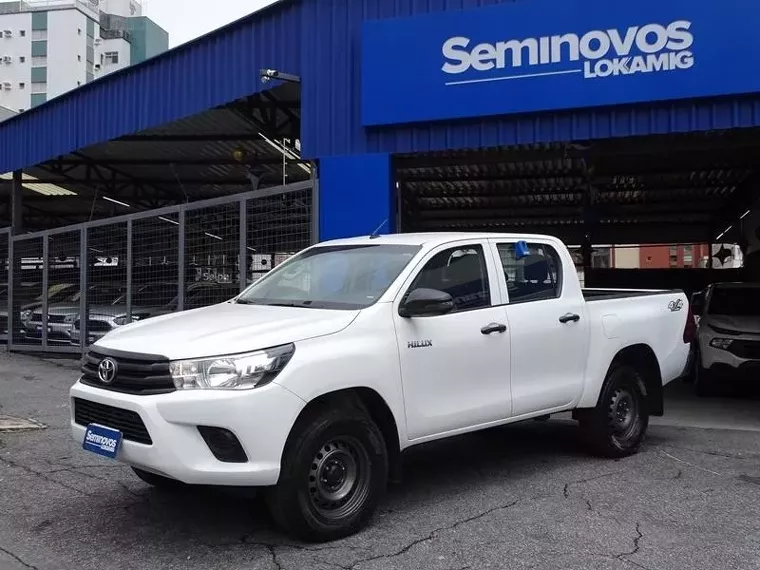 Toyota Hilux Branco 10