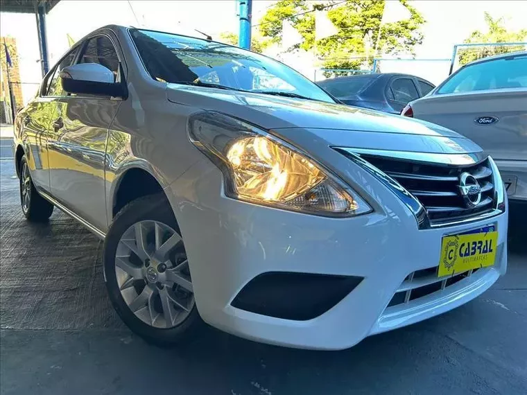 Nissan Versa Branco 7