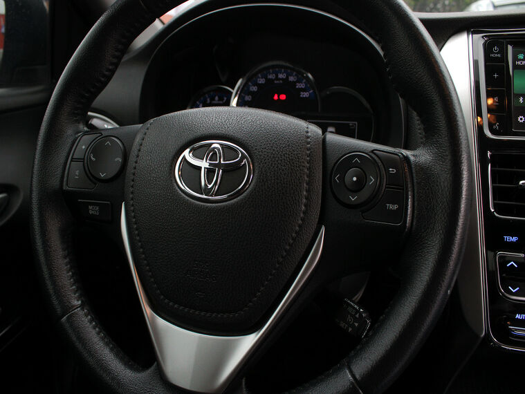 Toyota Yaris Cinza 6