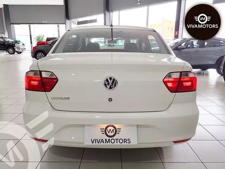 Volkswagen Voyage Branco 9