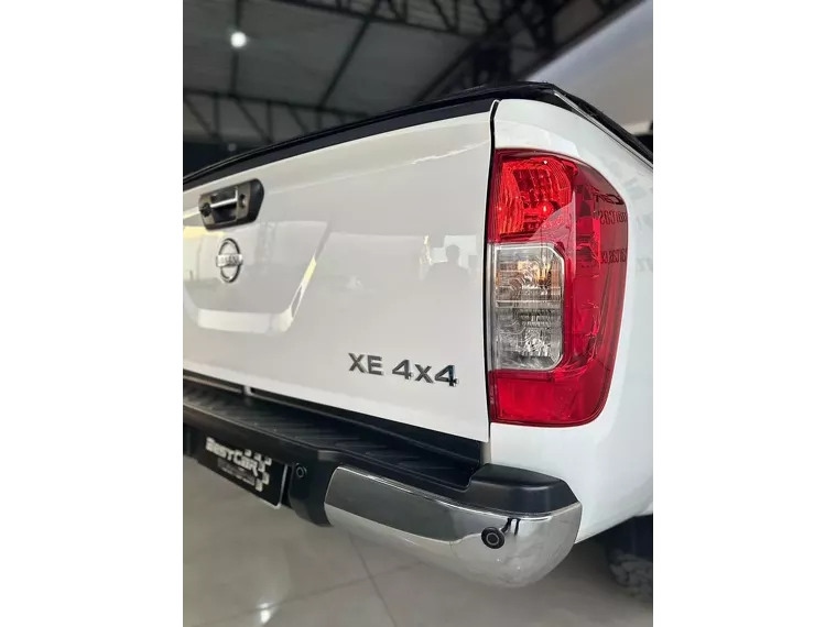 Nissan Frontier Branco 4