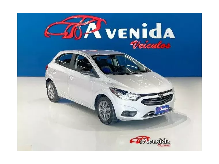 Chevrolet Onix Prata 1