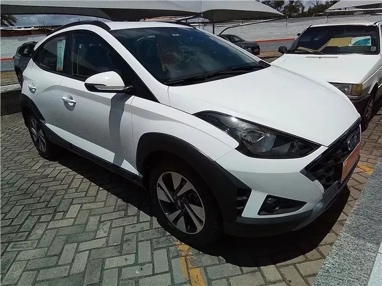 Hyundai HB20X Branco 13