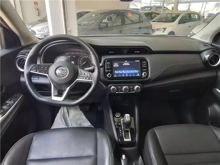 Nissan Kicks Cinza 4