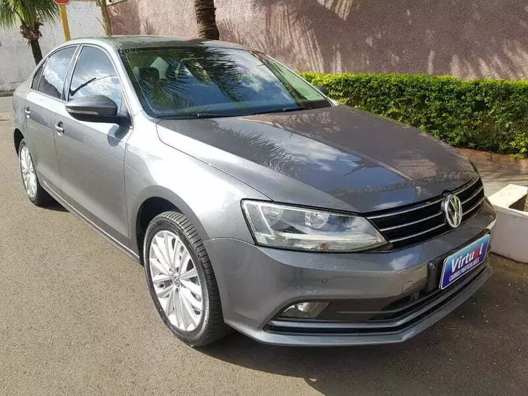 Volkswagen Jetta Cinza 16