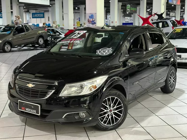 Chevrolet Onix Preto 26