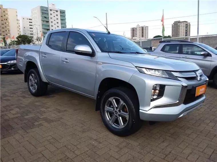 Mitsubishi L200 Triton Prata 6