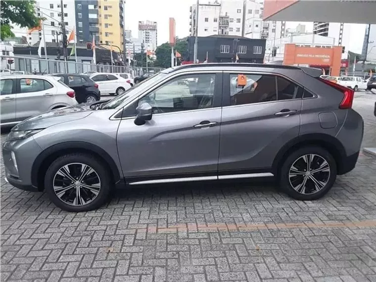 Mitsubishi Eclipse Cross Cinza 2