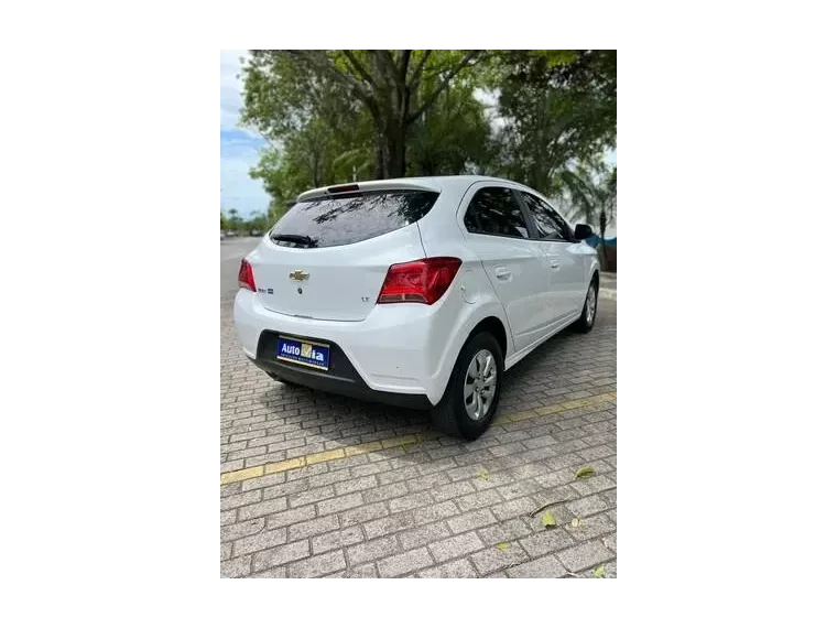 Chevrolet Onix Branco 2