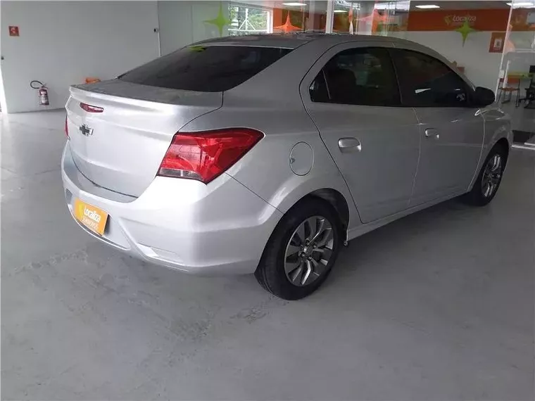 Chevrolet Onix Prata 7