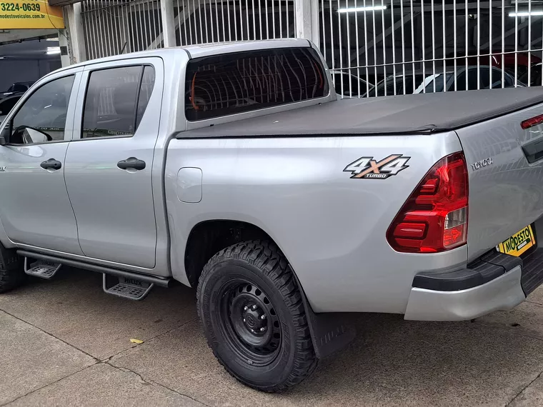 Toyota Hilux Prata 25