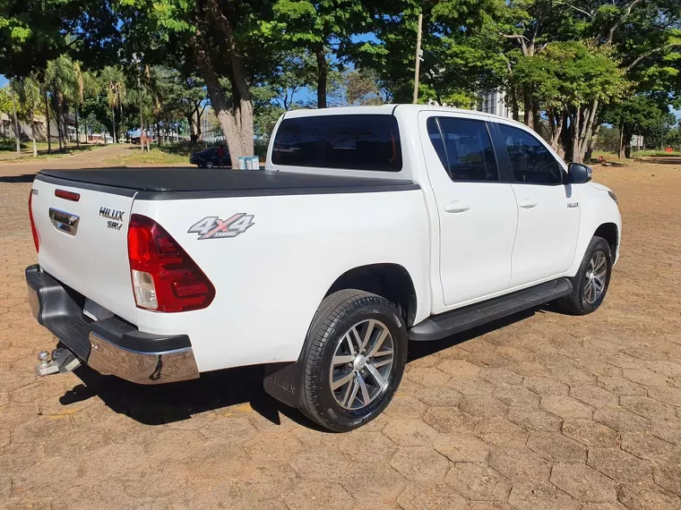 Toyota Hilux Branco 7