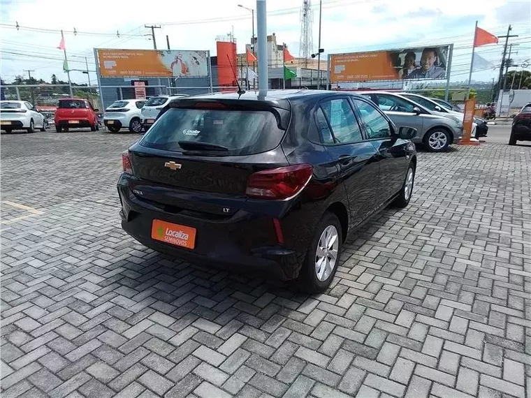 Chevrolet Onix Preto 5