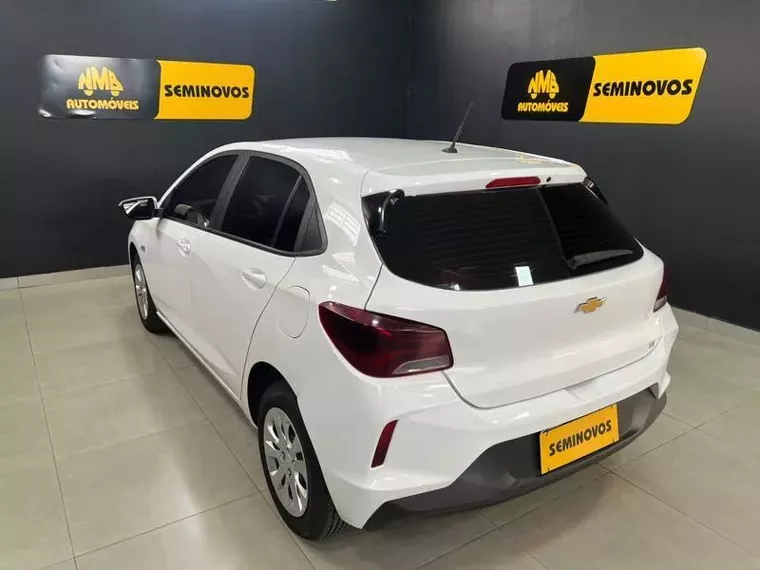 Chevrolet Onix Branco 10