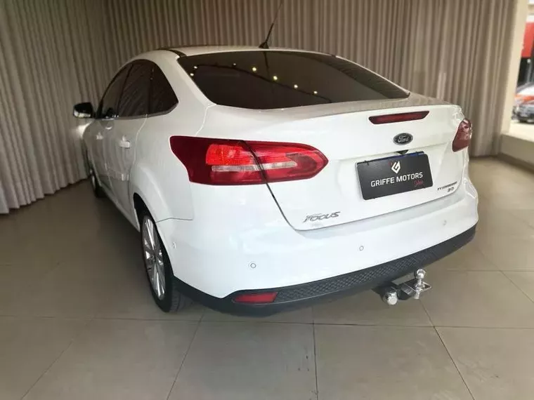 Ford Focus Branco 20