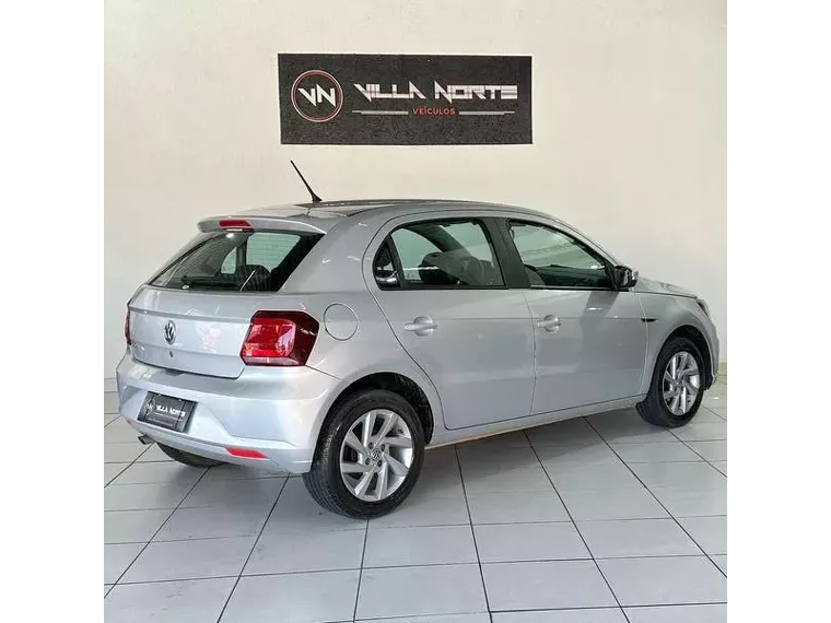 Volkswagen Gol Prata 19