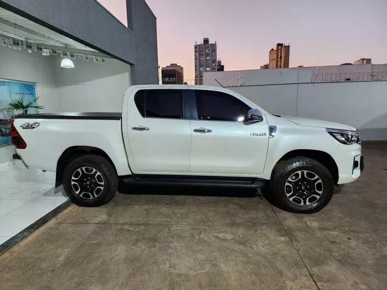 Toyota Hilux Branco 7