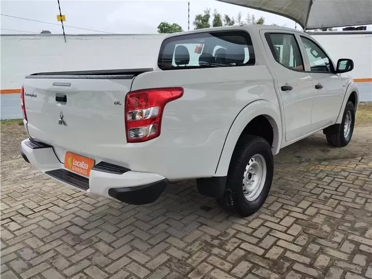 Mitsubishi L200 Triton Branco 1