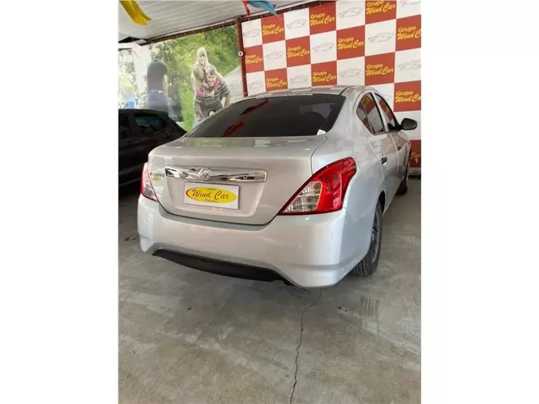 Nissan Versa Prata 7