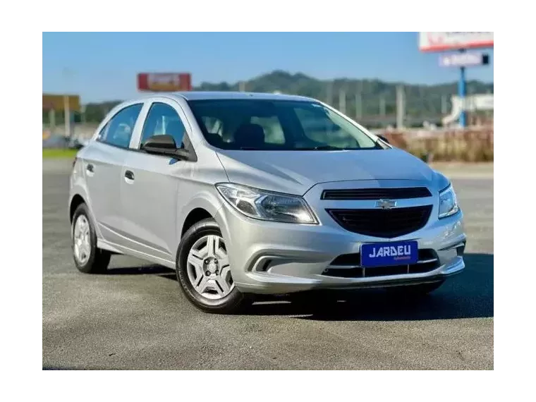 Chevrolet Onix Prata 1