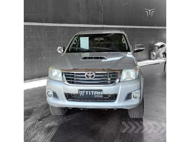 Toyota Hilux Prata 1