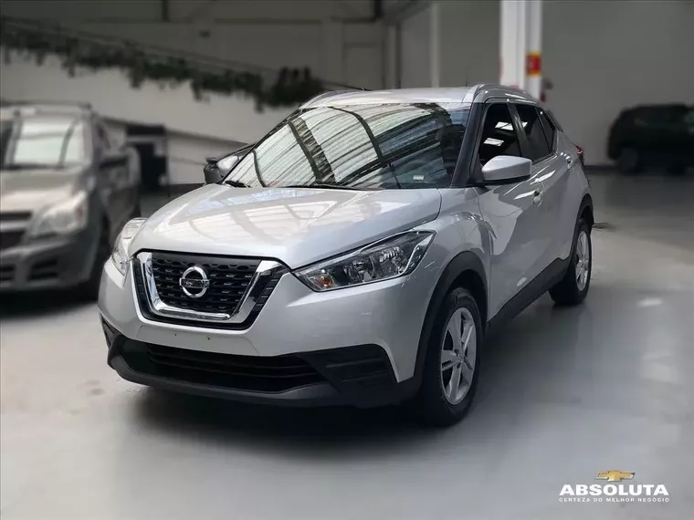 Nissan Kicks Prata 7