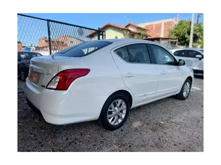 Nissan Versa Branco 4