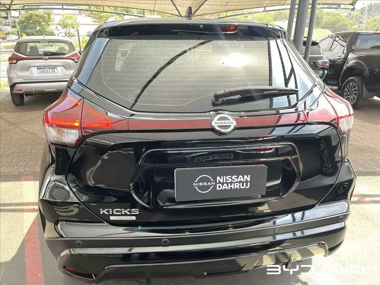 Nissan Kicks Preto 15