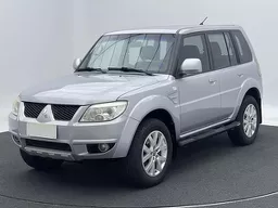 Mitsubishi Pajero TR4