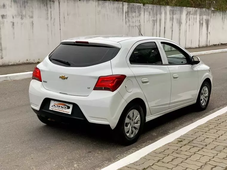 Chevrolet Onix Branco 10