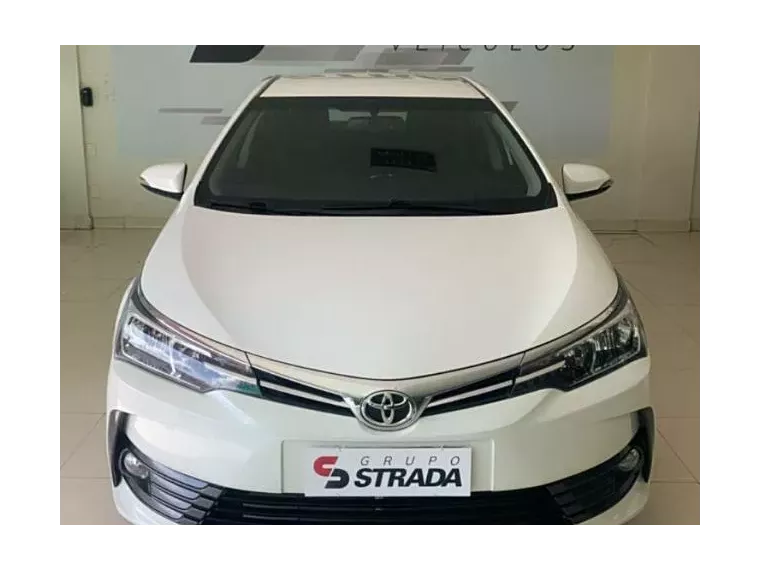 Toyota Corolla Branco 4