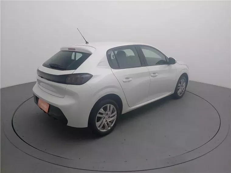 Peugeot 208 Branco 17