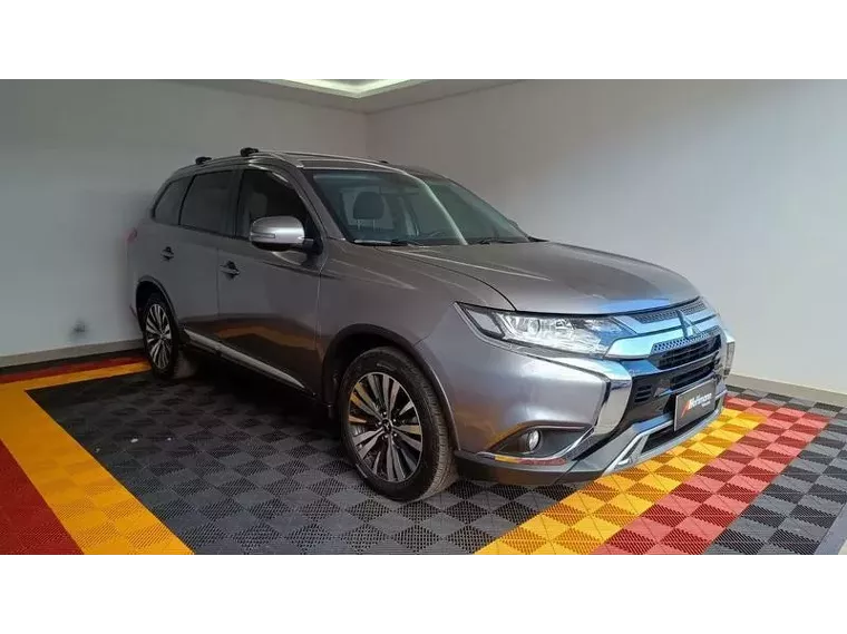 Mitsubishi Outlander Cinza 1