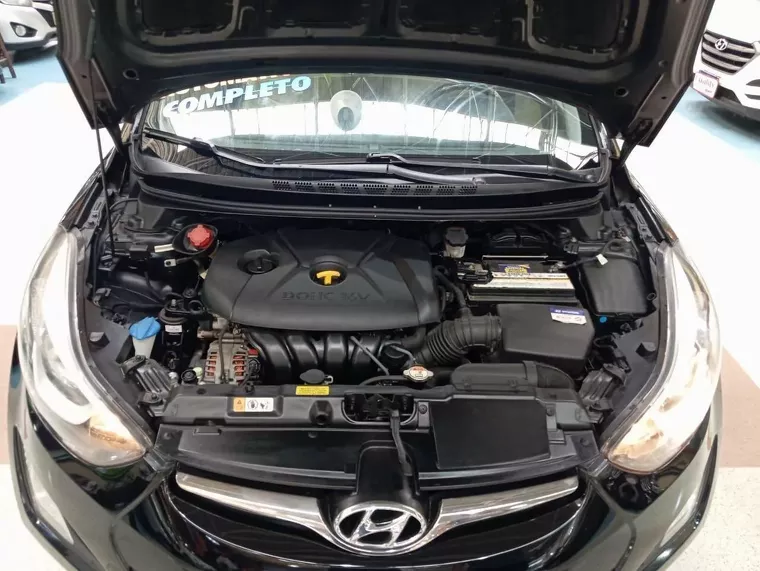 Hyundai Elantra Preto 16