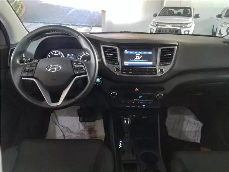 Hyundai Tucson Prata 3