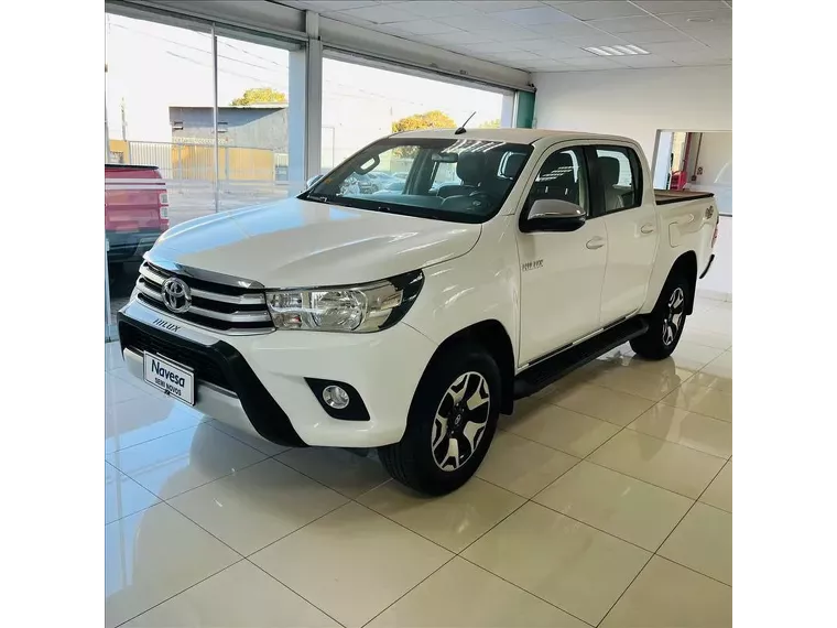 Toyota Hilux Branco 1