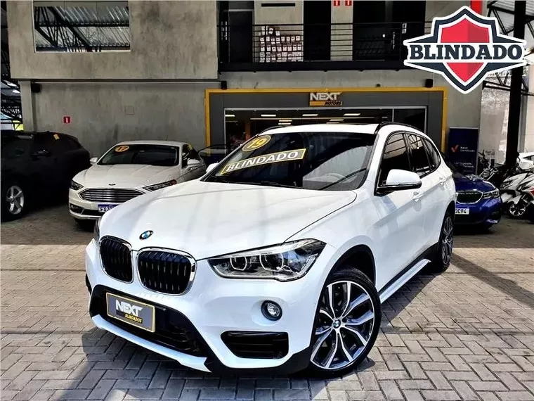 BMW X1 Branco 13