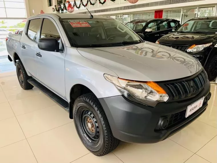 Mitsubishi L200 Triton Prata 33