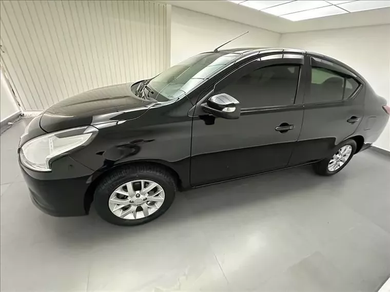 Nissan Versa Preto 7