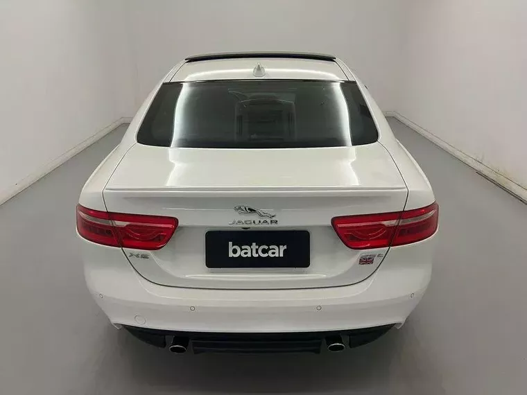 Jaguar XE Branco 5