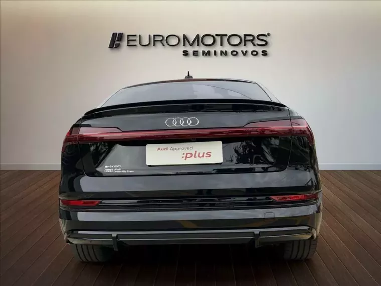 Audi E-tron Preto 10