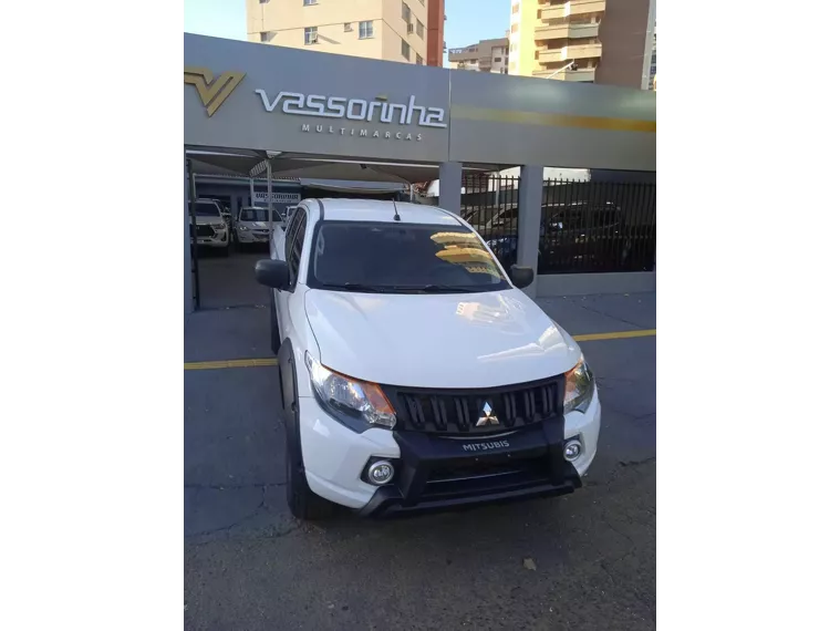 Mitsubishi L200 Outdoor Branco 11