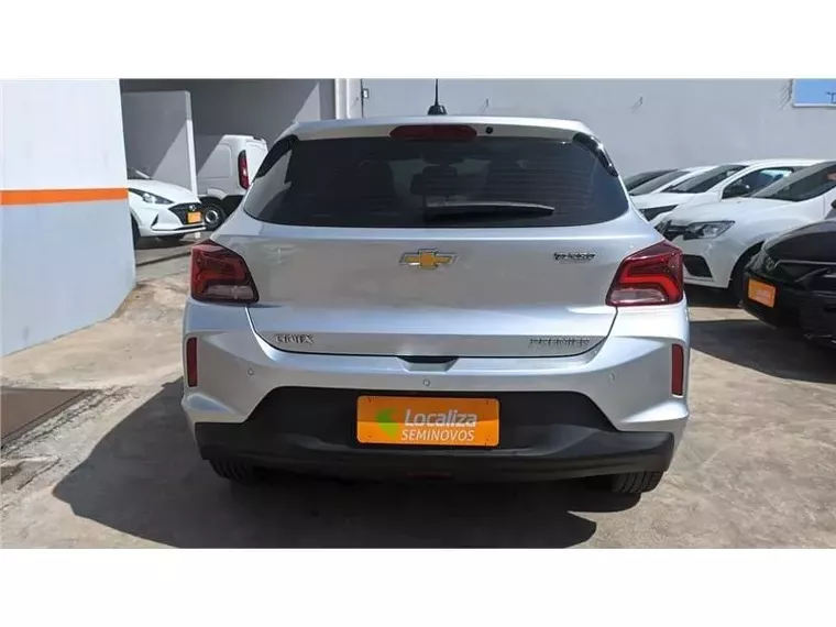 Chevrolet Onix Prata 9