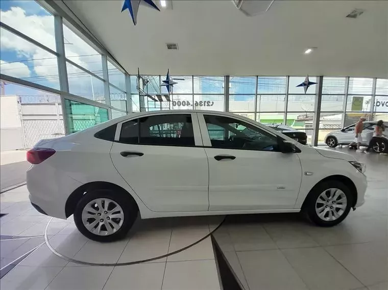 Chevrolet Onix Branco 7