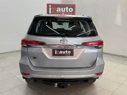 Toyota Hilux SW4