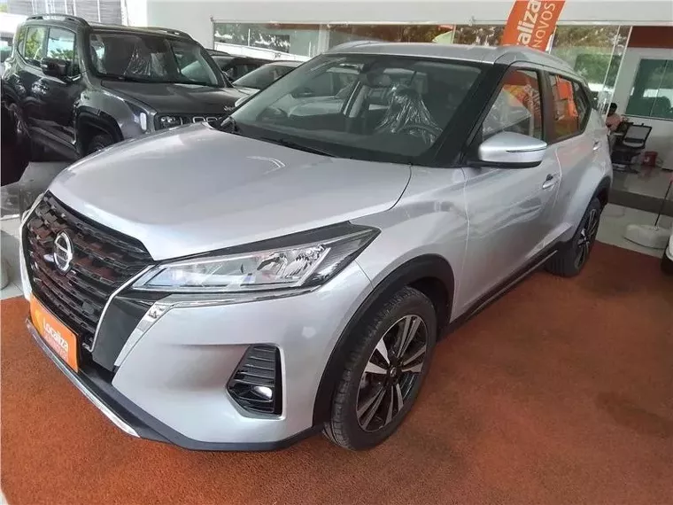 Nissan Kicks Prata 3