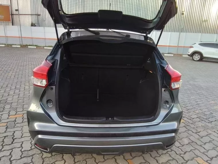 Nissan Kicks Cinza 11